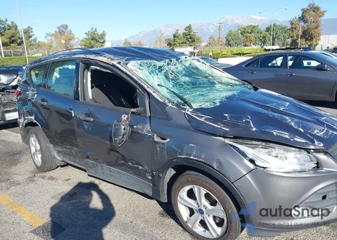 2015 Ford Escape S z USA, uszkodzony, nr VIN 1FMCU0F70FUC12822